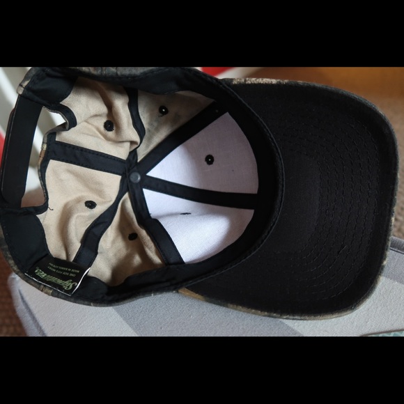 Camo hat - Picture 3 of 4